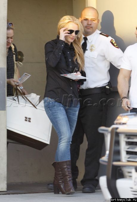 Бритни делает покупки в Topanga Plaza Mall15.jpg(Бритни Спирс, Britney Spears)