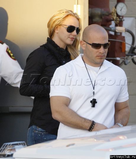 Бритни делает покупки в Topanga Plaza Mall16.jpg(Бритни Спирс, Britney Spears)