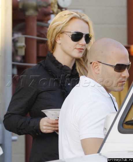 Бритни делает покупки в Topanga Plaza Mall19.jpg(Бритни Спирс, Britney Spears)