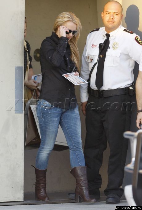 Бритни делает покупки в Topanga Plaza Mall20.jpg(Бритни Спирс, Britney Spears)