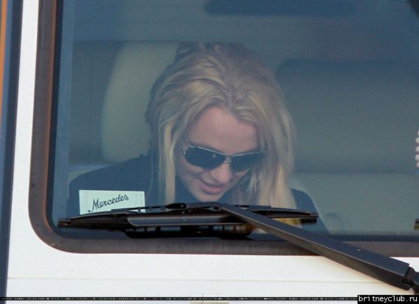Бритни делает покупки в Topanga Plaza Mall29.jpg(Бритни Спирс, Britney Spears)