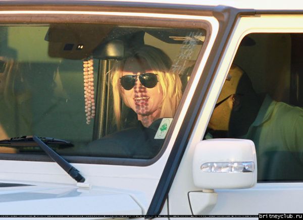 Бритни делает покупки в Topanga Plaza Mall30.jpg(Бритни Спирс, Britney Spears)