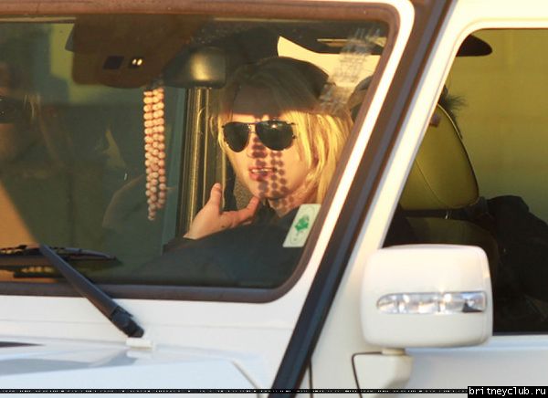 Бритни делает покупки в Topanga Plaza Mall31.jpg(Бритни Спирс, Britney Spears)