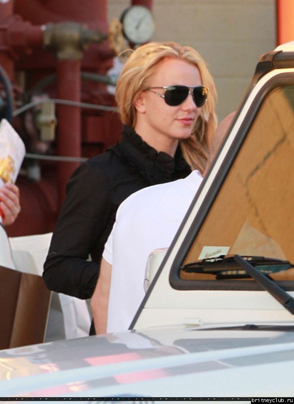Бритни делает покупки в Topanga Plaza Mall33.jpg(Бритни Спирс, Britney Spears)