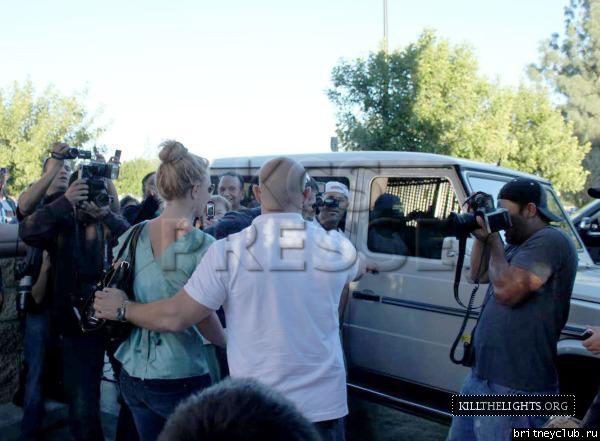Бритни в Вудленд Хиллз012.jpg(Бритни Спирс, Britney Spears)