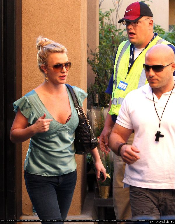 Бритни в Вудленд Хиллз107.jpg(Бритни Спирс, Britney Spears)