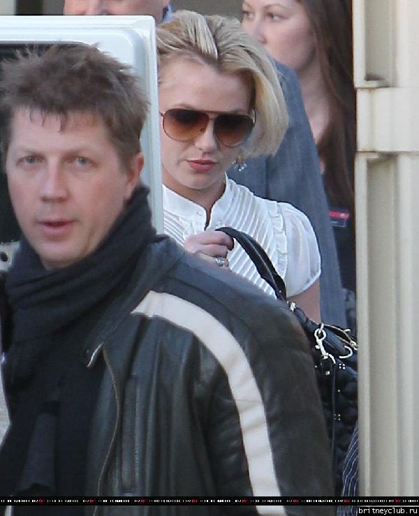 Бритни покидает торговый центр Westfield Mall19.jpg(Бритни Спирс, Britney Spears)