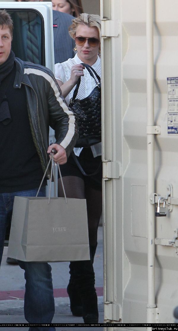 Бритни покидает торговый центр Westfield Mall20.jpg(Бритни Спирс, Britney Spears)