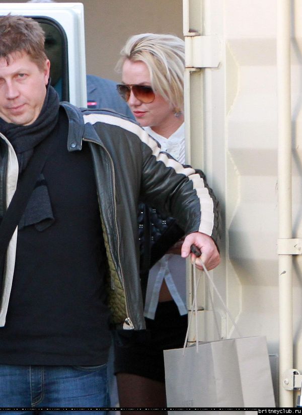 Бритни покидает торговый центр Westfield Mall26.jpg(Бритни Спирс, Britney Spears)