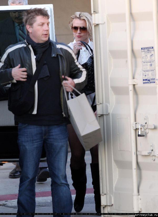 Бритни покидает торговый центр Westfield Mall29.jpg(Бритни Спирс, Britney Spears)