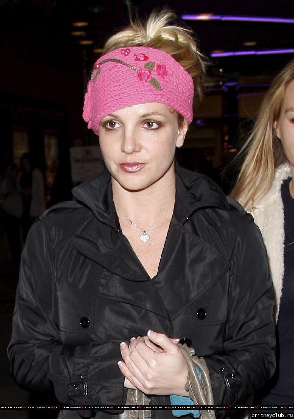 Бритни посещает кинотеатр в Калабасасе26.jpg(Бритни Спирс, Britney Spears)