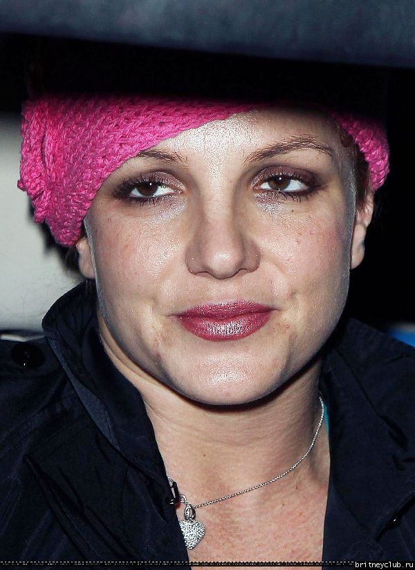 Бритни посещает кинотеатр в Калабасасе67.jpg(Бритни Спирс, Britney Spears)