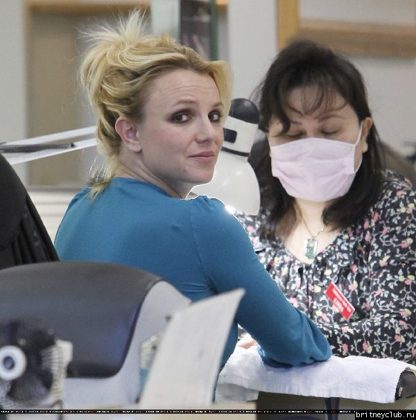 Бритни посещает салон в ТЦ Commons 29.jpg(Бритни Спирс, Britney Spears)