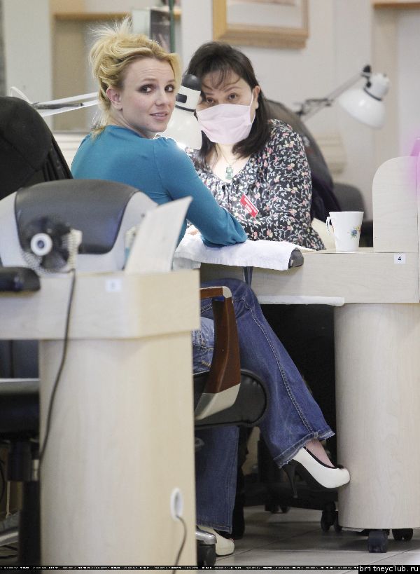 Бритни посещает салон в ТЦ Commons 35.jpg(Бритни Спирс, Britney Spears)