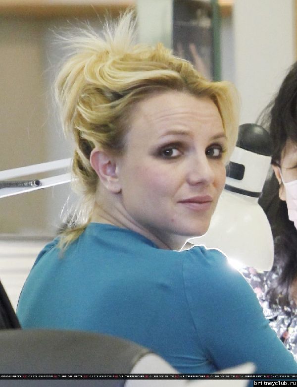 Бритни посещает салон в ТЦ Commons 37.jpg(Бритни Спирс, Britney Spears)