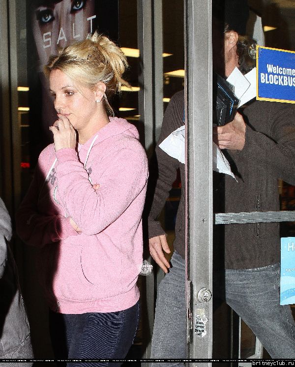 Бритни в Калабасасе3.jpg(Бритни Спирс, Britney Spears)