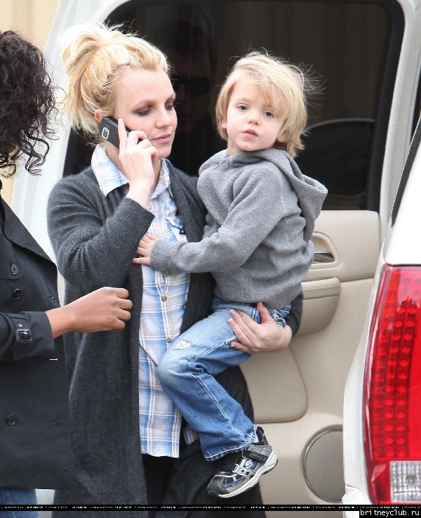 Бритни и Джейден в Вудленд Хиллз12.jpg(Бритни Спирс, Britney Spears)