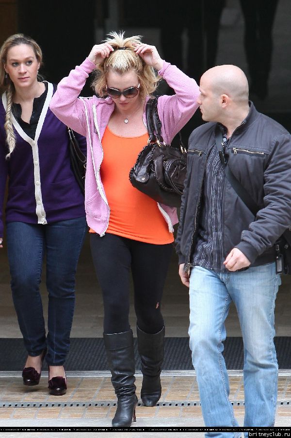 Бритни посещает студию танца в Голливуде33.jpg(Бритни Спирс, Britney Spears)