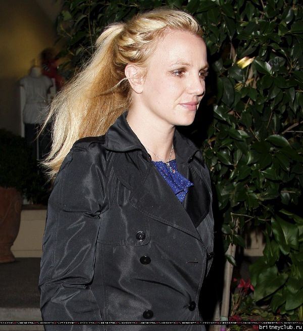 Бритни покидает маникюрный салон в Калабасасе02.jpg(Бритни Спирс, Britney Spears)