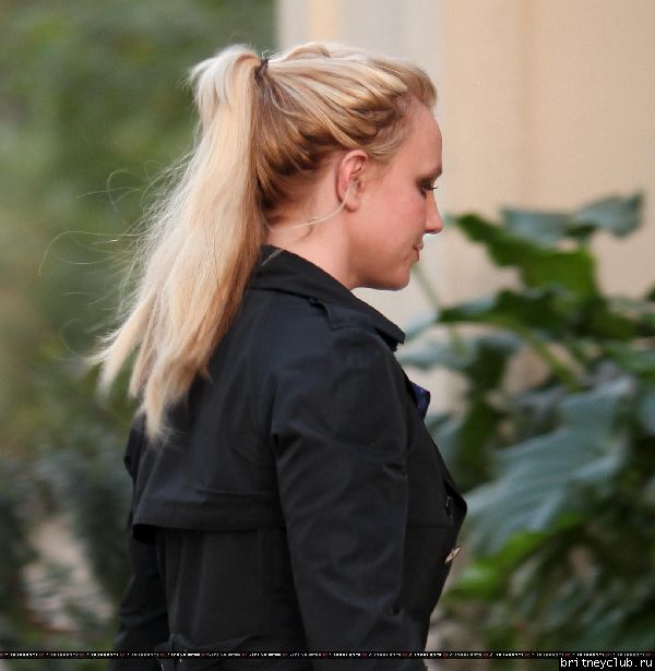 Бритни покидает маникюрный салон в Калабасасе04.jpg(Бритни Спирс, Britney Spears)