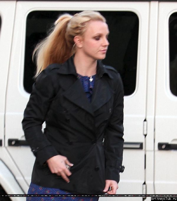 Бритни покидает маникюрный салон в Калабасасе27.jpg(Бритни Спирс, Britney Spears)