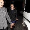 Бритни покидает маникюрный салон в Калабасасе