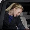 Бритни покидает маникюрный салон в Калабасасе