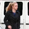 Бритни покидает маникюрный салон в Калабасасе
