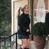 Бритни покидает маникюрный салон в Калабасасе