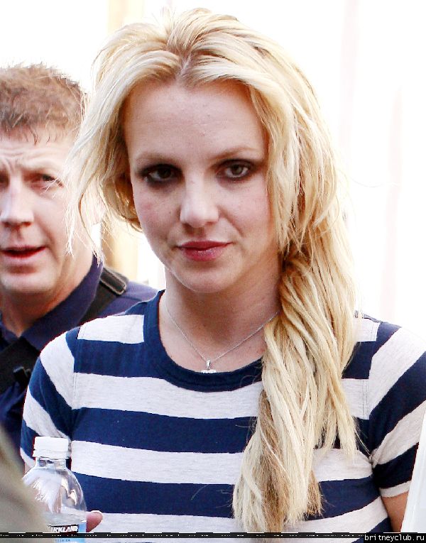 Бритни покидает танцевальную студию01.jpg(Бритни Спирс, Britney Spears)
