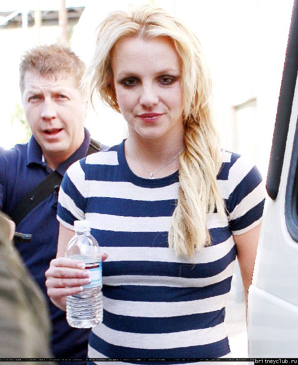 Бритни покидает танцевальную студию02.jpg(Бритни Спирс, Britney Spears)
