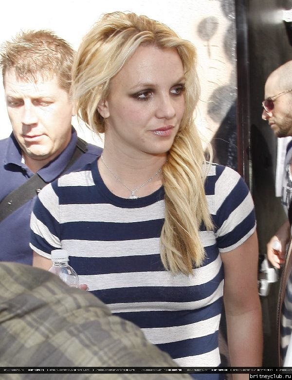 Бритни покидает танцевальную студию15.jpg(Бритни Спирс, Britney Spears)