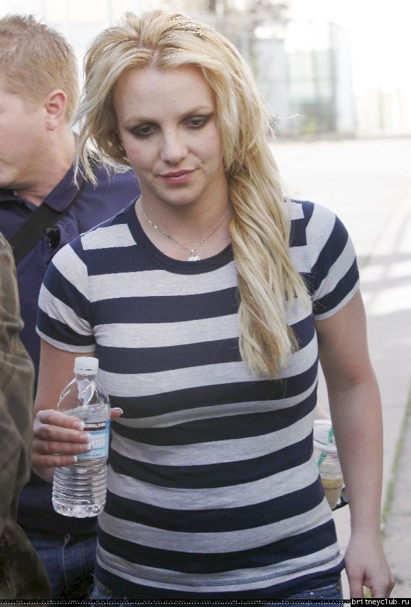 Бритни покидает танцевальную студию22.jpg(Бритни Спирс, Britney Spears)