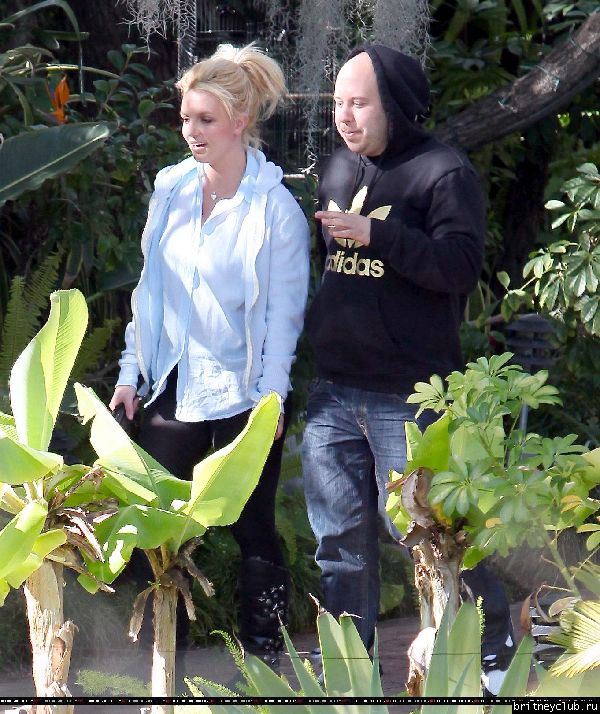 Бритни покидает студию Conway13.jpg(Бритни Спирс, Britney Spears)