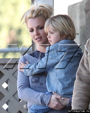 Бритни и Джейден в Калабасасе05.jpg(Бритни Спирс, Britney Spears)