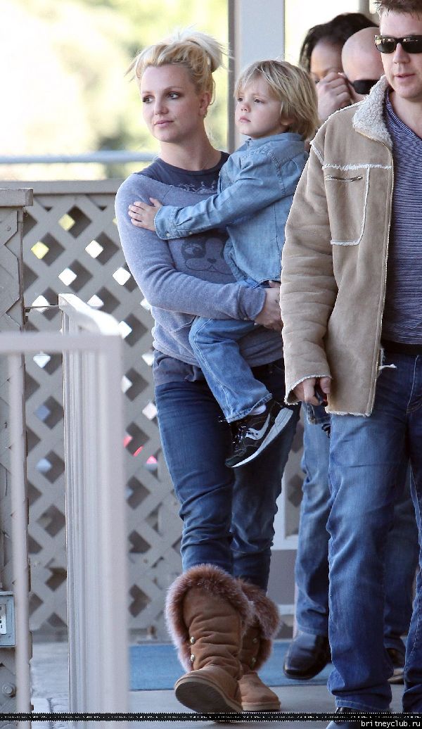 Бритни и Джейден в Калабасасе13.jpg(Бритни Спирс, Britney Spears)