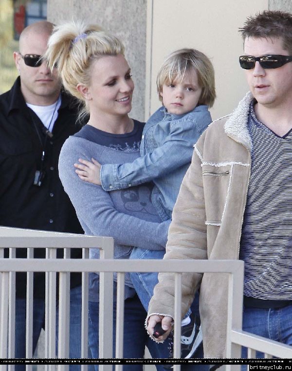 Бритни и Джейден в Калабасасе45.jpg(Бритни Спирс, Britney Spears)