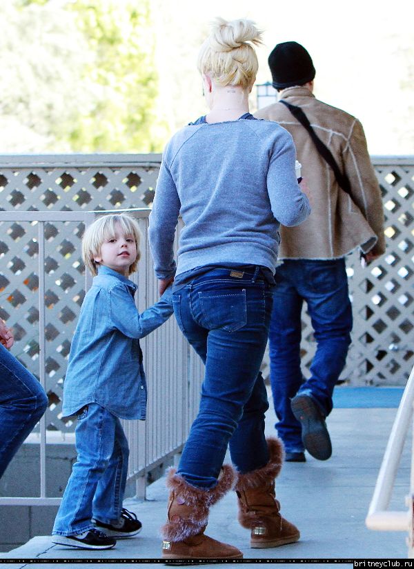 Бритни и Джейден в Калабасасе55.jpg(Бритни Спирс, Britney Spears)