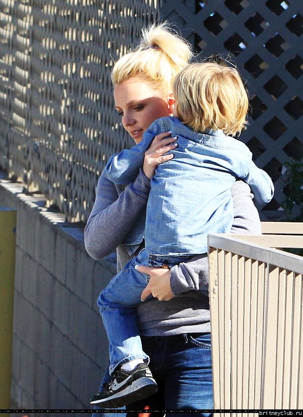 Бритни и Джейден в Калабасасе65.jpg(Бритни Спирс, Britney Spears)