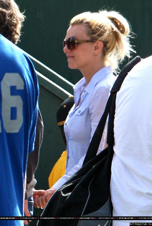 Бритни и Джейсон на игре Шона Престона35.jpg(Бритни Спирс, Britney Spears)