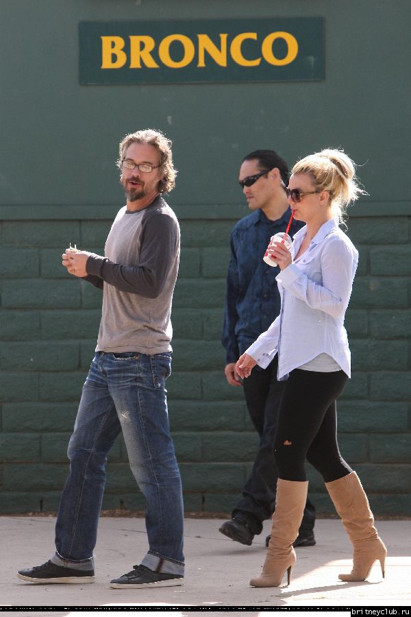 Бритни и Джейсон на игре Шона Престона37.jpg(Бритни Спирс, Britney Spears)