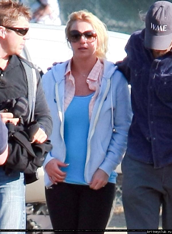Бритни и Джейсон на игре Шона Престона в Сан-Фернандо58.jpg(Бритни Спирс, Britney Spears)
