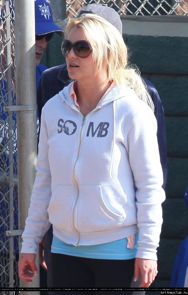Бритни и Джейсон на игре Шона Престона в Сан-Фернандо98.jpg(Бритни Спирс, Britney Spears)