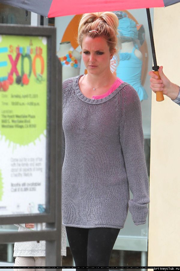 Бритни с мальчиками в Калабасасе1300993394464.jpg(Бритни Спирс, Britney Spears)