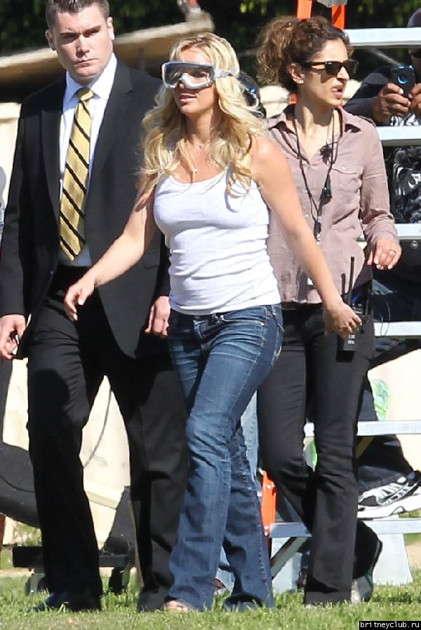 Бритни на съемках юмористической сценки для шоу Jimmy Kimmel07.jpg(Бритни Спирс, Britney Spears)