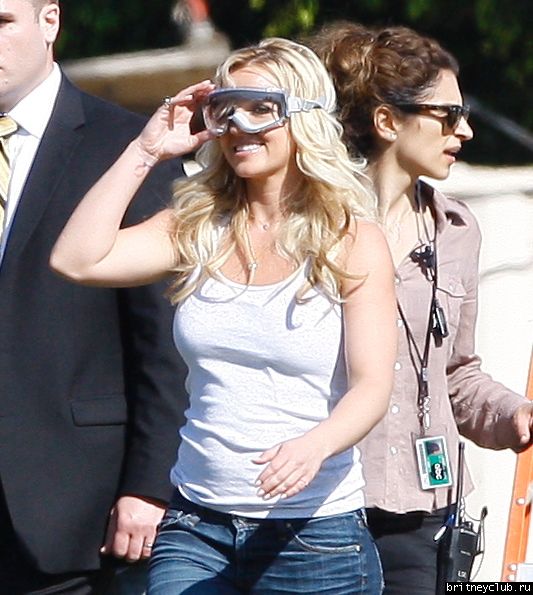 Бритни на съемках юмористической сценки для шоу Jimmy Kimmel62.jpg(Бритни Спирс, Britney Spears)