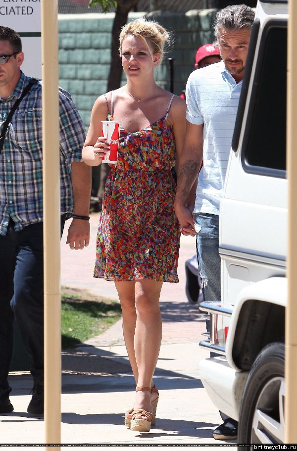 Бритни и Джейсон на игре Шона Престона в San Fernando009.jpg(Бритни Спирс, Britney Spears)