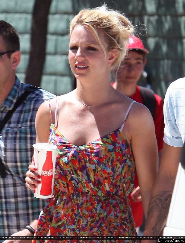 Бритни и Джейсон на игре Шона Престона в San Fernando038.jpg(Бритни Спирс, Britney Spears)