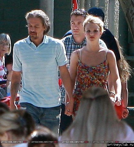 Бритни и Джейсон на игре Шона Престона в San Fernando043.jpg(Бритни Спирс, Britney Spears)