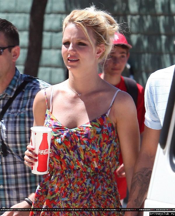 Бритни и Джейсон на игре Шона Престона в San Fernando045.jpg(Бритни Спирс, Britney Spears)
